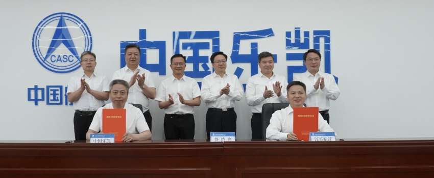中國(guó)樂凱與宿遷市簽訂合作協(xié)議 侯景濱、李東會(huì)見宿遷市委書記陳忠偉并共同見證簽約