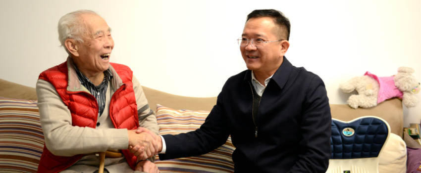 中國樂凱黨委領(lǐng)導(dǎo)看望慰問樂凱老領(lǐng)導(dǎo)、老專家、老干部和生活困難職工